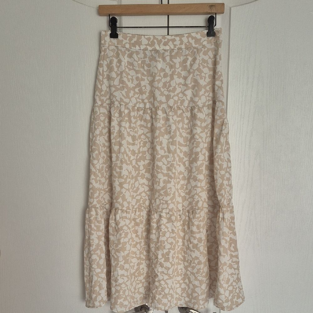 RW&CO. Cream & White Floral A-Line Skirt